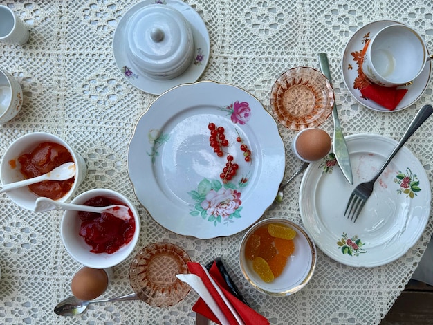 Zestaw dań na stole